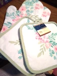 (nwt) Set Of 4 Home Collection Spring Floral Oven Mitts & Pot Holders Kitchen. Fixed Price $28.99.