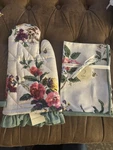 New Anthropologie Camille Cotton Oven Mitt And Napkins, Set Of 2. Fixed Price $40.00.