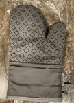 Piduules Grey Oven Mitts Set Of 2. Fixed Price $5.27.