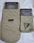 Mixed Lot Farberware Quilted Double Cotton Oven Mitt & 2 Pk Microfiber Bar Mops. Fixed Price $21.99.