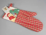 Winnie The Pooh Christmas Holiday Red Oven Mitt With Tree Disney. Fixed Price $10.00.