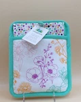 Tea Towel & Pot Holder Gift Set 27"X19" 8"X9.5" New Evergreen Enterprises. Fixed Price $9.50.