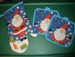 Set Of 3 Greenbrier Christmas Santa Oven Mitt & 2 Potholders 7"X7" (T49). Fixed Price $17.99.