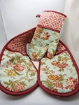 Waverly Oven Mitt And Pot Grabber Set Floral. Fixed Price $18.74.