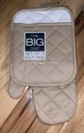3-PC Set The Big One Kitchen Oven Mitt & Pot Holders Heat Resistant, Oatmeal. Fixed Price $19.99.