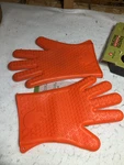 New Ekogrips Silicone Heat Resistant Gloves For Grills Smokers Ovens 425 Degrees. Fixed Price $12.99.