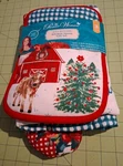 The Pioneer Woman Rose Patchwork Kitchen Apron Oven Mitt Potholder 3 Pc. Set. Fixed Price $12.00.