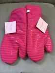 Kate Spade New York Oven Mitts Pink Se Of 2 Nwt. Fixed Price $16.00.