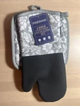 Farberware 2 Piece Oven Mitt Pot Holder Set. Fixed Price $5.00.