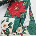 Signature Christmas 5 Piece Kitchen 2 Towels & Potholders 1 Mitt Poinsettia. Fixed Price $11.60.